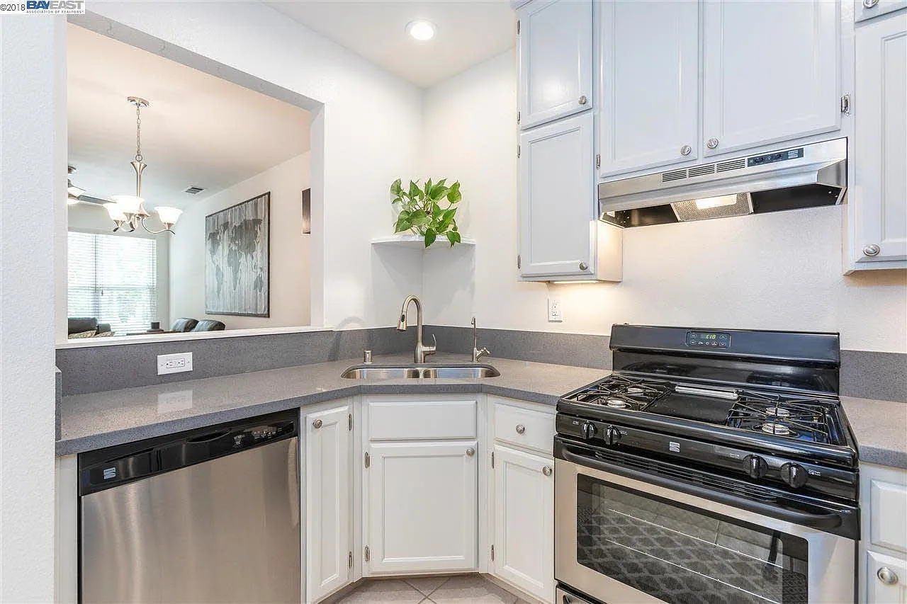 680 Atherton Pl — Photo 1