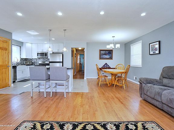 5th image of 104 Lyndale Ave