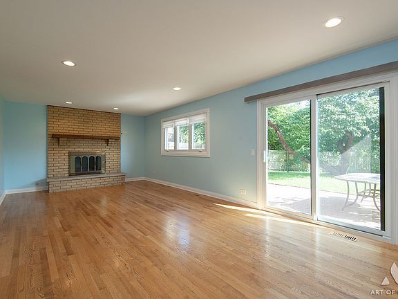 4th image of 735 Yorkshire Ln