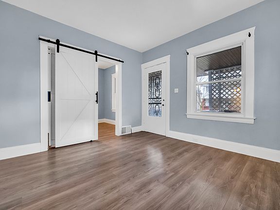 3rd image of 2826 E 124th St Unit B