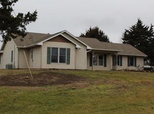 21655 187th St, Tonganoxie, KS 66086