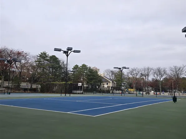 570 Sanderling Court image 5 of 10