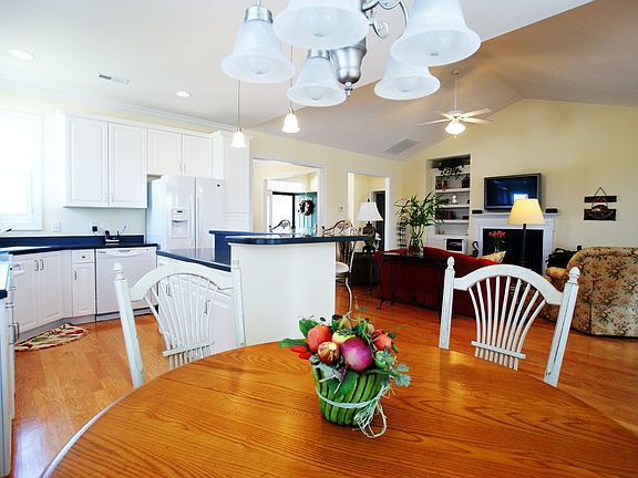 Eat-in Kitchen