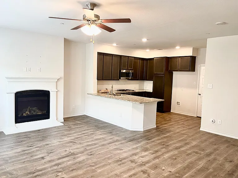 2409 Siskiyou St — Photo 2