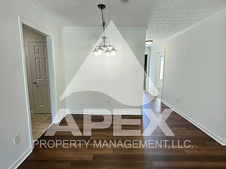 8705 Trapper Ln — Photo 7