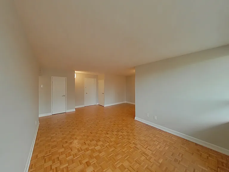 36 Thorncliffe Park Dr — Photo 6