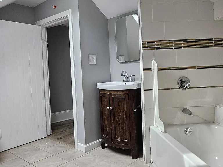 14 Hillside St #10 — Photo 8