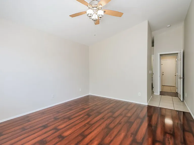 1617 W Kesler Ln — Photo 10