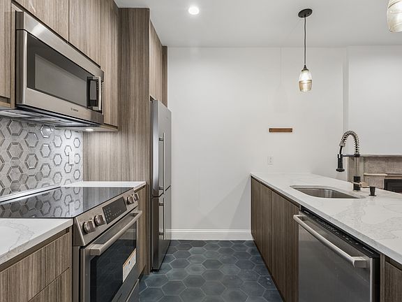3rd image of 7 Verona Pl