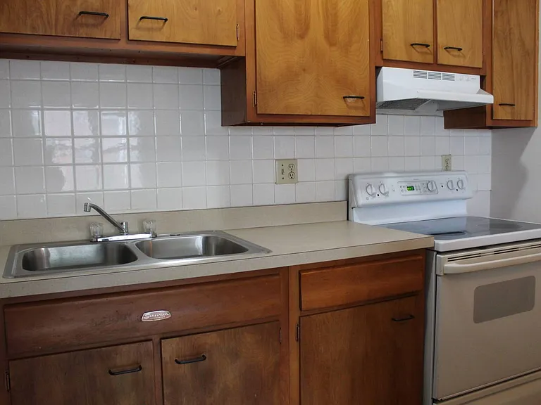 1321 Maple Dr #204 — Photo 2