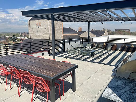 Community Roof Top Deck with Grill