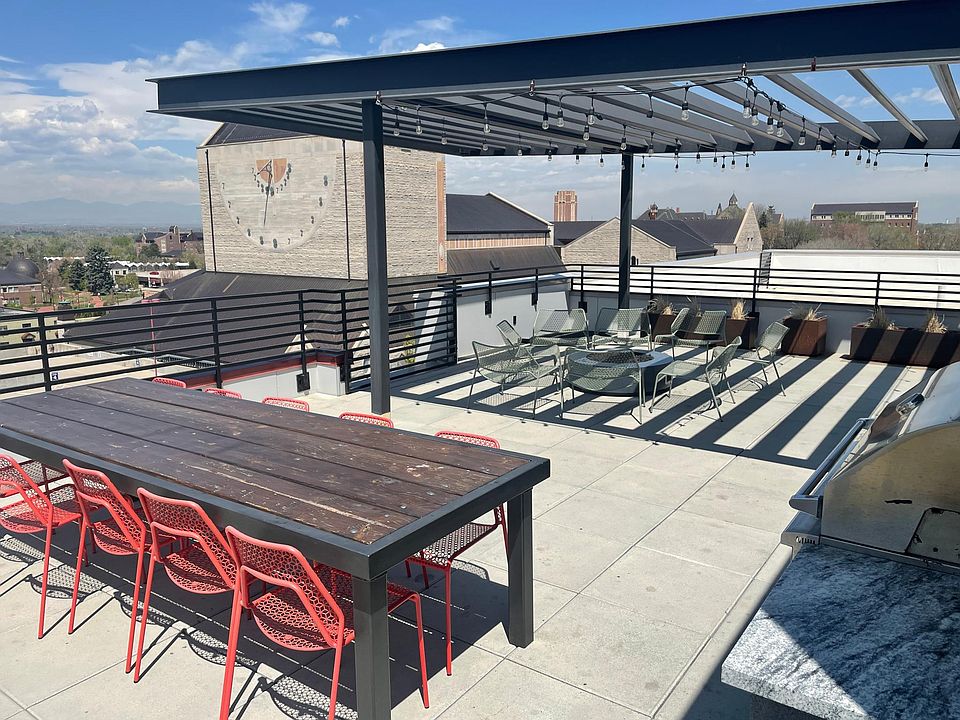 Community Roof Top Deck with Grill