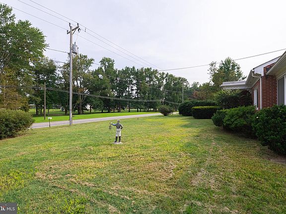 4th image of 16023 Colonial Rd