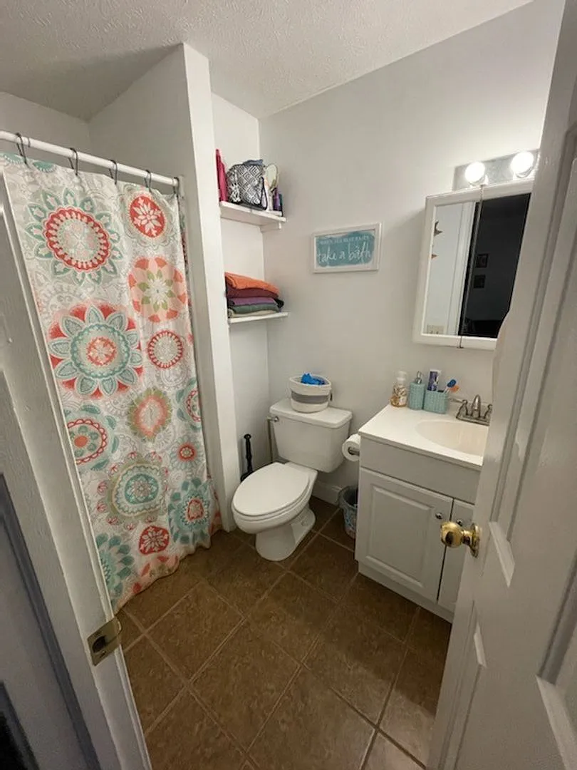 Cozy 2 bed unit available! — Photo 3