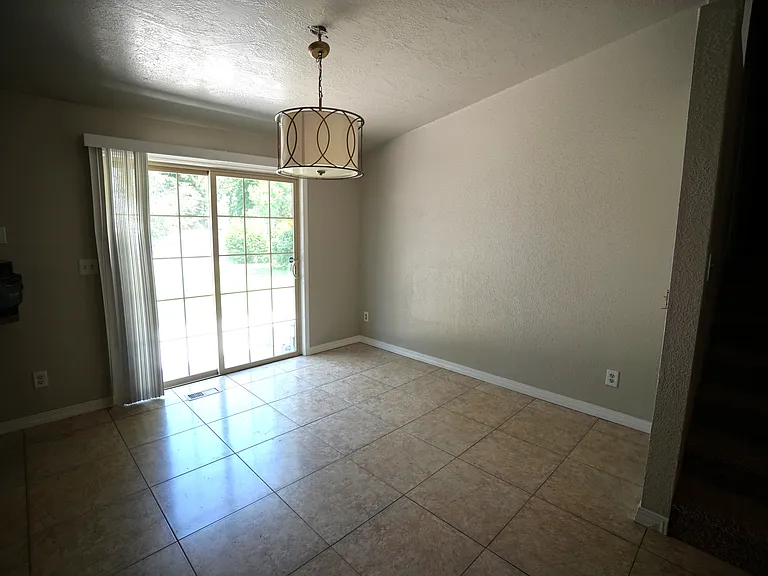 698 S Berwick Dr — Photo 28