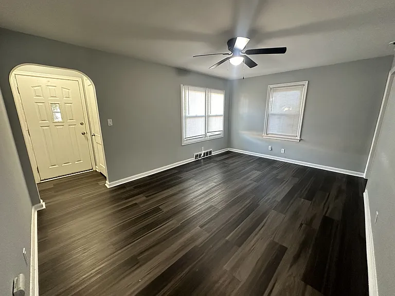 1720 Kilburn Ave — Photo 2