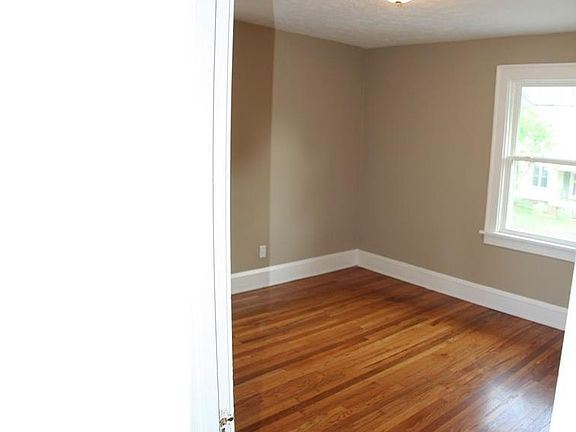 4th image of 3504 Granton Ave