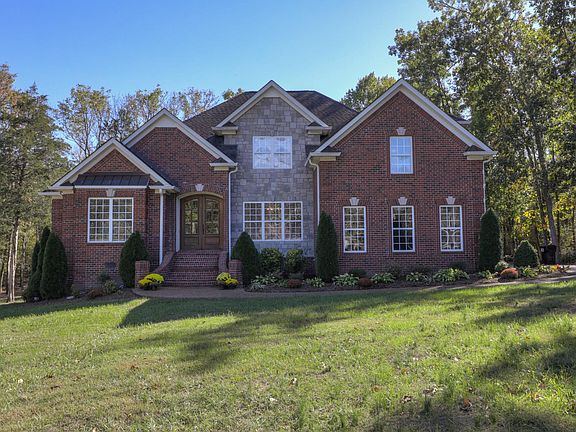 3rd image of 407 Woodland Trl