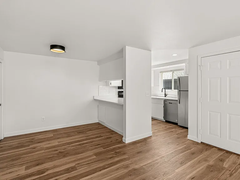 Talent Parkside Apartments — Photo 52