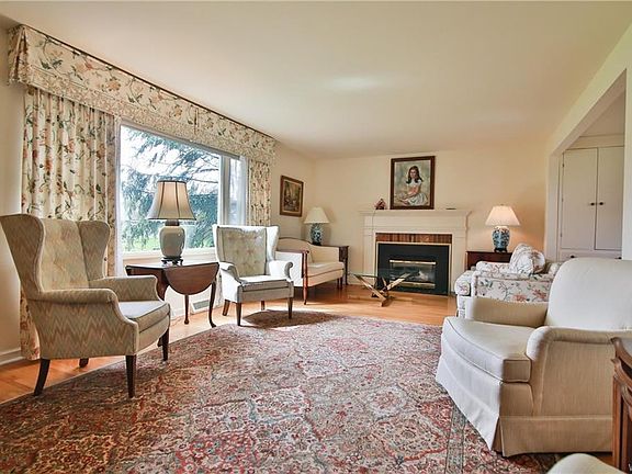 5th image of 294 Hunters Ln