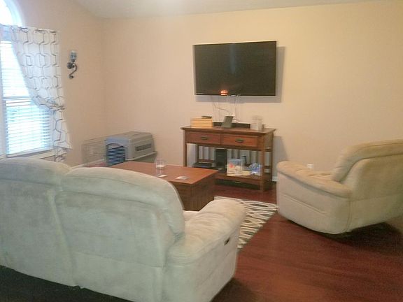 3rd image of 130 Brian Ct