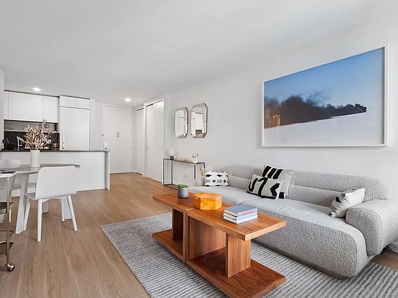 3rd image of 70 W 37th St APT 1117