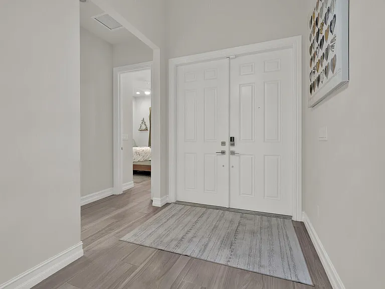 138 SE Palma St — Photo 3