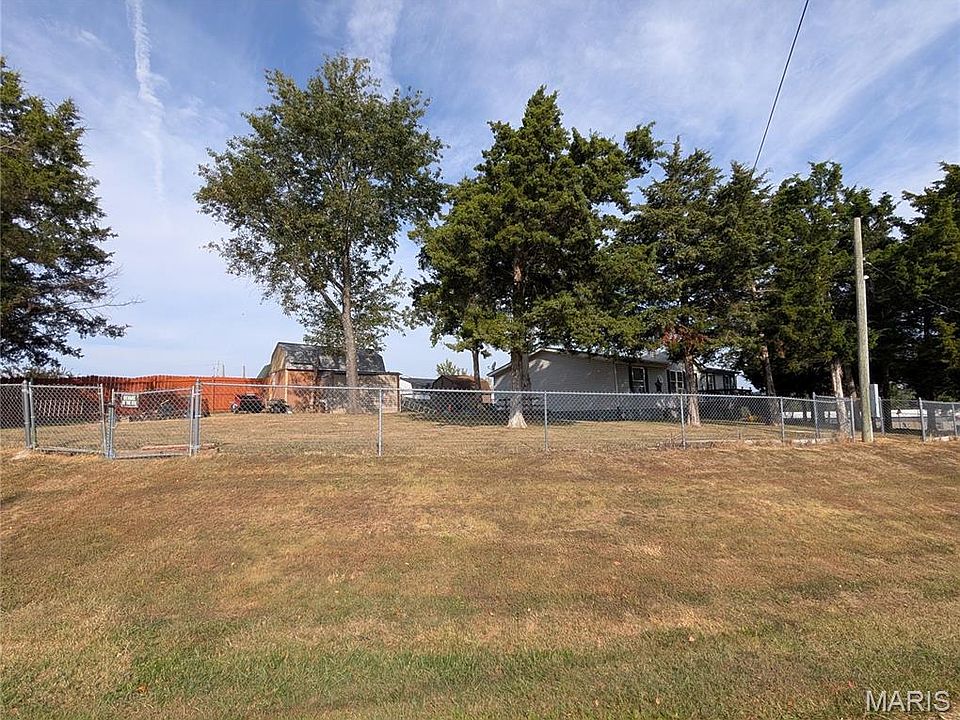 1st image of 4050 Crest Dr