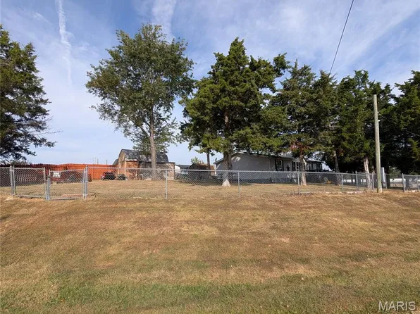 4050 Crest Dr, House Springs, MO 63051