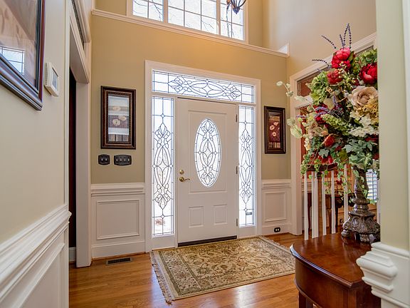 Elegant foyer 
