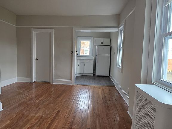 3rd image of 315 Atlantic Ave APT 2
