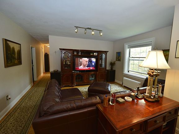 4th image of 3045 Hobart St APT 2G