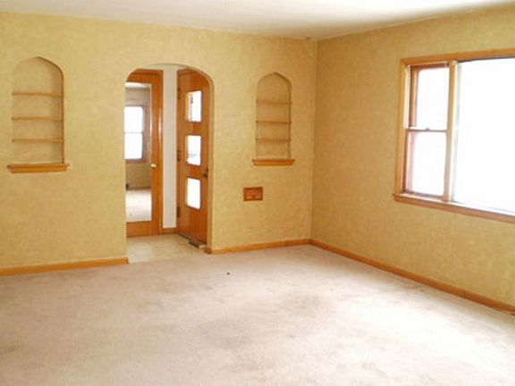 3rd image of 525 E Plainfield Ave