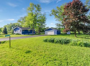 W4615 Hillcrest Dr, Fontana, WI 53125