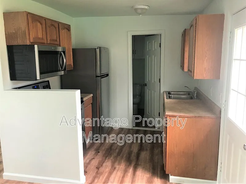 2 bed, 1.0 bath, 725 sqft, $1,300 — Photo 4