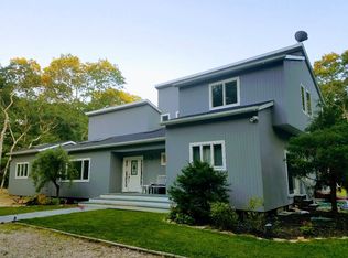 10 Skyes Neck Ct, East Quogue, NY 11942