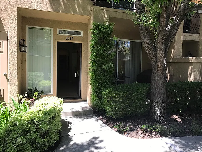 1039 S Positano Ave — Photo 32