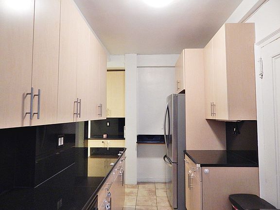 5th image of 235 W 76th St APT 11B
