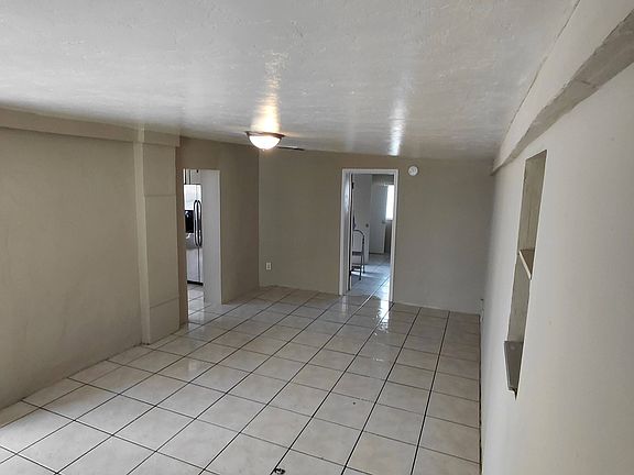 4th image of 419 E 32nd St APT C