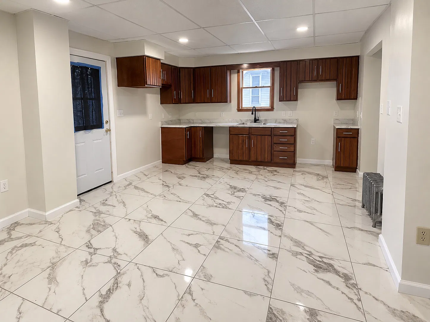 437 Birch St — Photo 3
