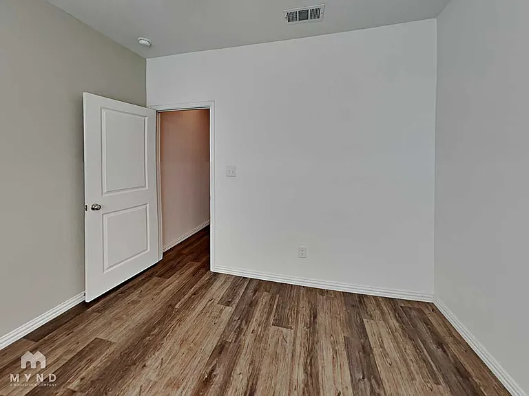 3265 Karen St — Photo 16