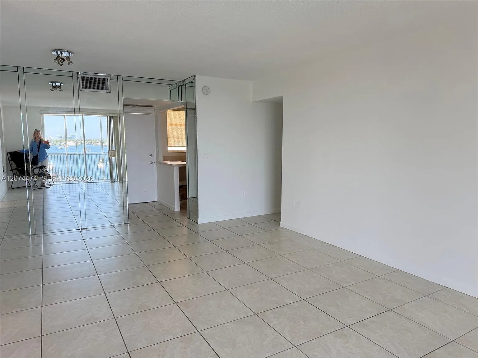 2 bed, 2.0 bath, 1083 sqft, $2,300 — Photo 2