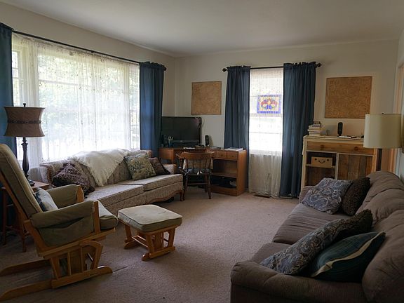4th image of 2722 NE Cecil Ave