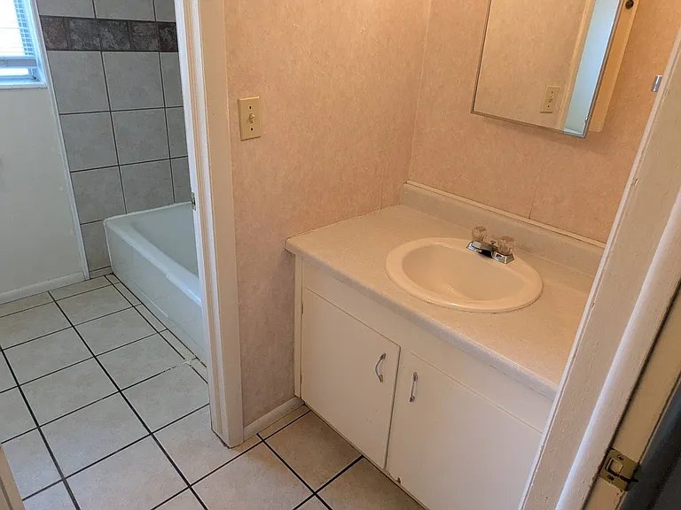 727 E 800 N #4 — Photo 19