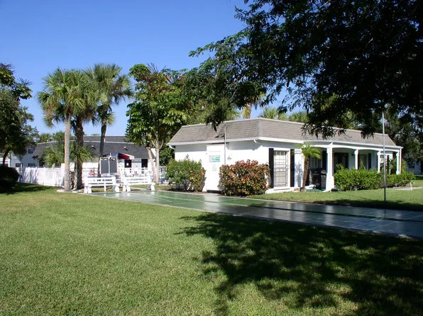 4509 3rd Street Cir W APT 284, Bradenton, FL 34207
