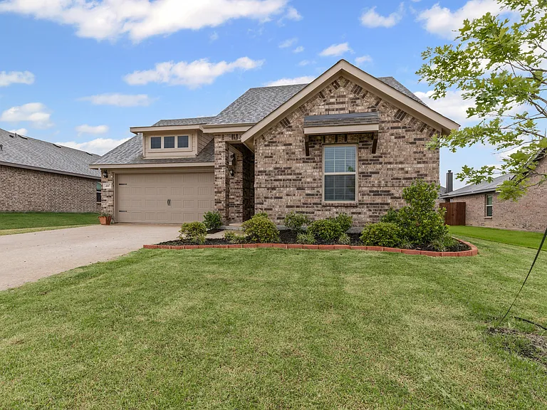 4807 Avion Dr — Photo 2