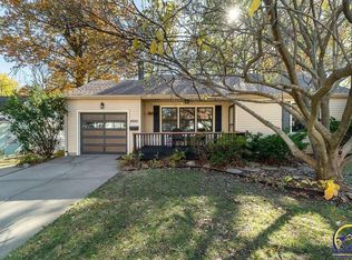 4001 SW Stratford Rd, Topeka, KS 66604