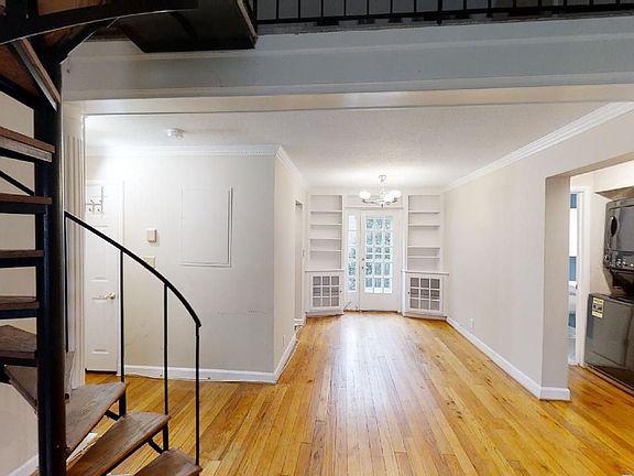 2nd image of 3006 S Columbus St APT C2