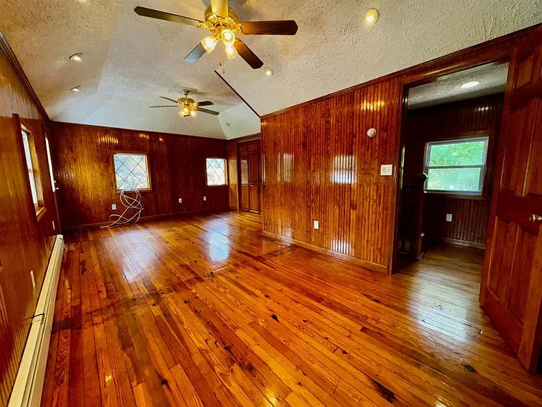 8 Lake Ave — Photo 31