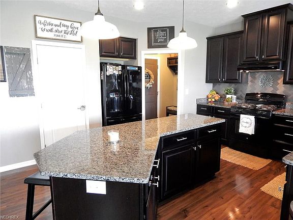 4th image of 992 Overton Dr